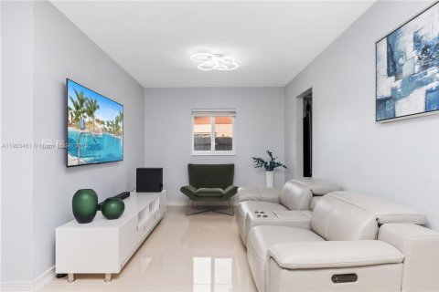 Villa ou maison à vendre à Miami, Floride: 3 chambres, 126.72 m2 № 1956037 - photo 4
