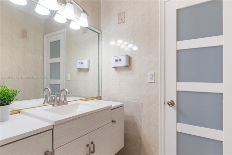 Villa ou maison à vendre à Miami, Floride: 3 chambres, 126.72 m2 № 1956037 - photo 19