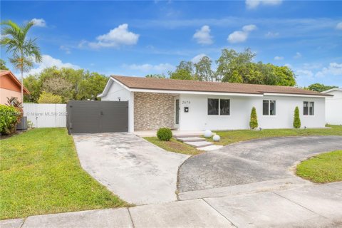 Villa ou maison à vendre à Miami, Floride: 3 chambres, 126.72 m2 № 1956037 - photo 2