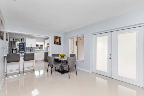 Villa ou maison à vendre à Miami, Floride: 3 chambres, 126.72 m2 № 1956037 - photo 11