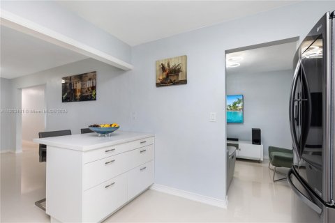 Villa ou maison à vendre à Miami, Floride: 3 chambres, 126.72 m2 № 1956037 - photo 14