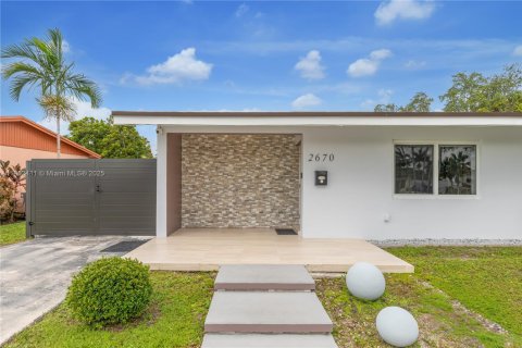 Villa ou maison à vendre à Miami, Floride: 3 chambres, 126.72 m2 № 1956037 - photo 1