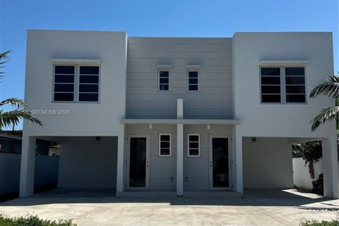 Villa ou maison à Miami, Floride 3 chambres № 2063088