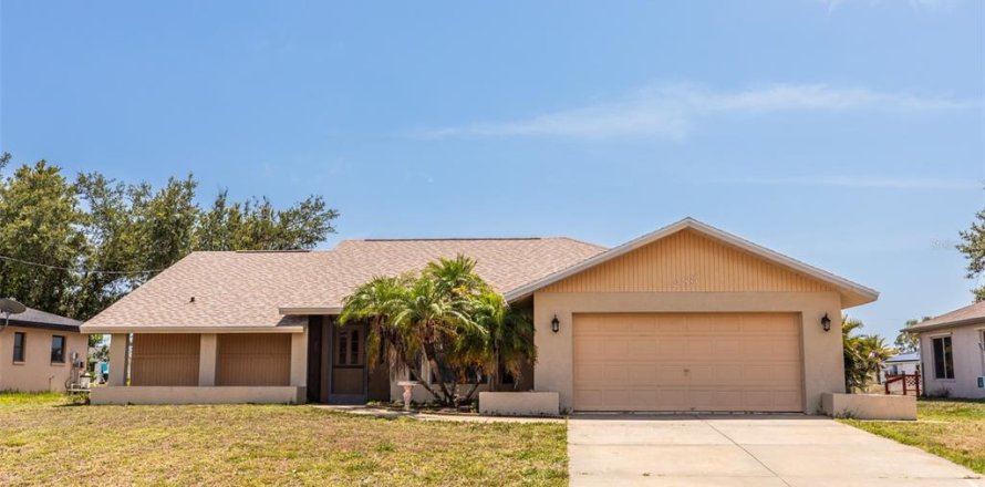House in Rotonda, Florida 3 bedrooms, 191.29 sq.m. № 1759298