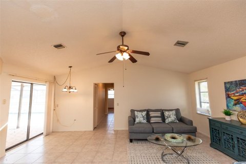House in Rotonda, Florida 3 bedrooms, 191.29 sq.m. № 1759298 - photo 12