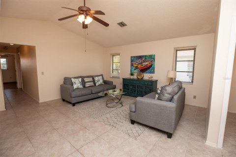 House in Rotonda, Florida 3 bedrooms, 191.29 sq.m. № 1759298 - photo 13
