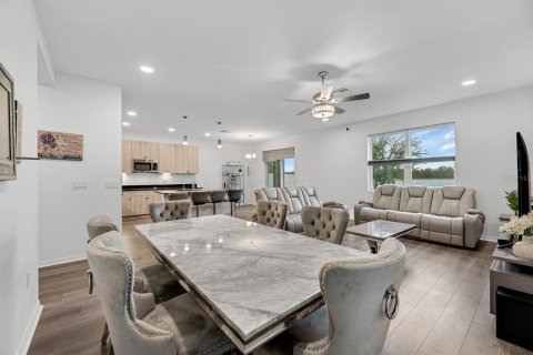House in Wesley Chapel, Florida 3 bedrooms, 242.94 sq.m. № 2291072 - photo 10