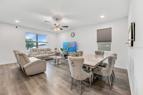 House in Wesley Chapel, Florida 3 bedrooms, 242.94 sq.m. № 2291072 - photo 8