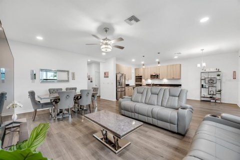 House in Wesley Chapel, Florida 3 bedrooms, 242.94 sq.m. № 2291072 - photo 11