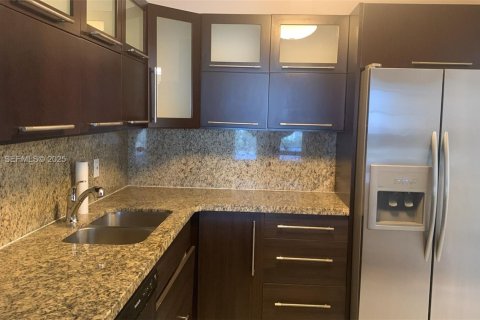 Condo in Hallandale Beach, Florida, 1 bedroom № 1988841 - photo 3