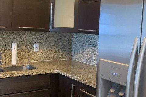 Condo in Hallandale Beach, Florida, 1 bedroom № 1988841 - photo 5