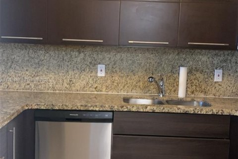 Condo in Hallandale Beach, Florida, 1 bedroom № 1988841 - photo 4