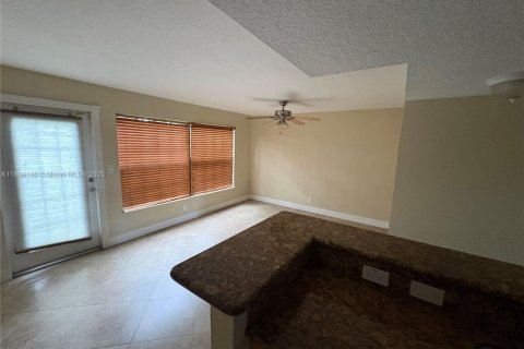 Touwnhouse à vendre à Sunrise, Floride: 3 chambres, 163.88 m2 № 1855372 - photo 14