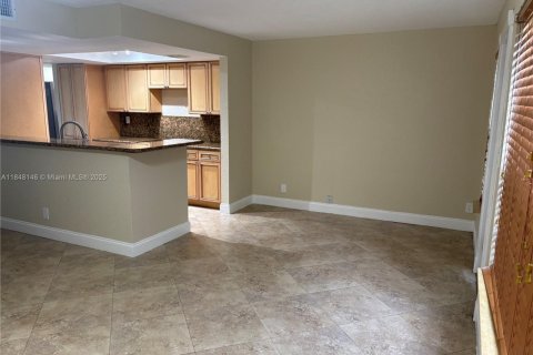 Touwnhouse à vendre à Sunrise, Floride: 3 chambres, 163.88 m2 № 1855372 - photo 13