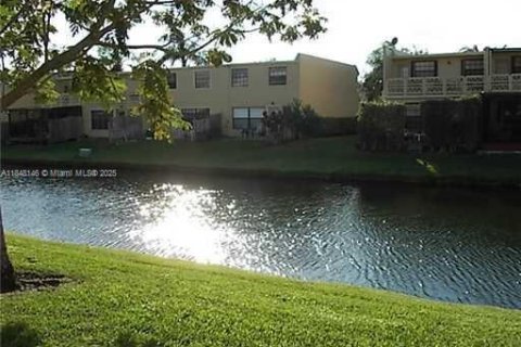 Touwnhouse à vendre à Sunrise, Floride: 3 chambres, 163.88 m2 № 1855372 - photo 2