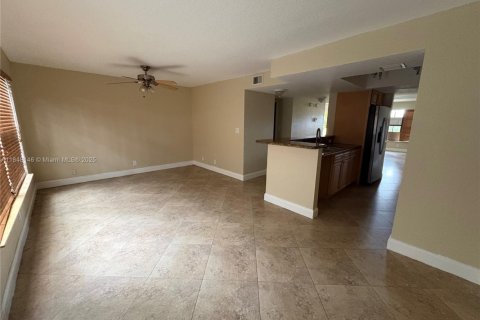 Touwnhouse à vendre à Sunrise, Floride: 3 chambres, 163.88 m2 № 1855372 - photo 12