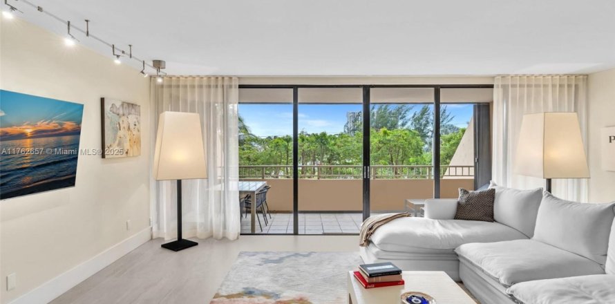 Condo in Miami, Florida, 2 bedrooms  № 1865443
