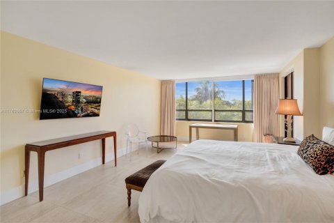 Condo in Miami, Florida, 2 bedrooms  № 1865443 - photo 9