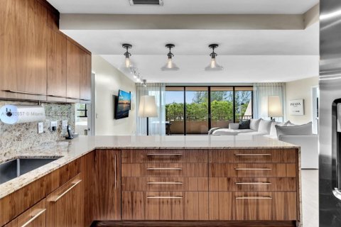 Condo in Miami, Florida, 2 bedrooms  № 1865443 - photo 3