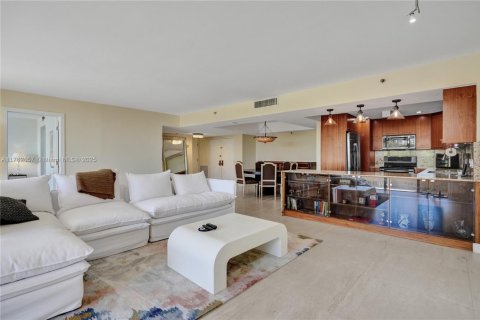 Condo in Miami, Florida, 2 bedrooms  № 1865443 - photo 6