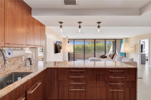 Condo in Miami, Florida, 2 bedrooms  № 1865443 - photo 7