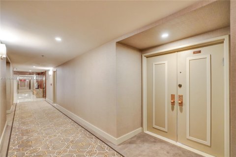 Condo in Miami, Florida, 2 bedrooms  № 1865443 - photo 15
