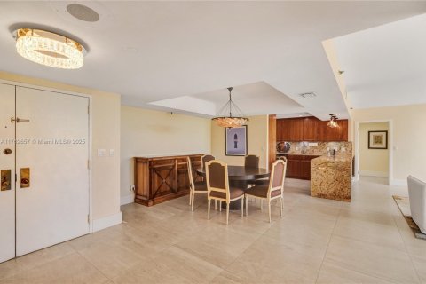 Condo in Miami, Florida, 2 bedrooms  № 1865443 - photo 27