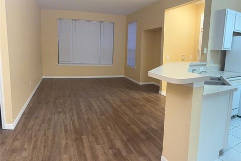 Condo in Orlando, Florida, 2 bedrooms  № 1853619 - photo 9