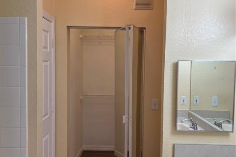 Condo in Orlando, Florida, 2 bedrooms  № 1853619 - photo 23