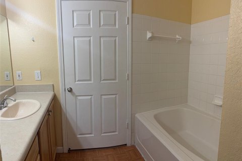 Condo in Orlando, Florida, 2 bedrooms  № 1853619 - photo 21