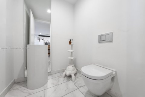 Condominio en venta en Bal Harbour, Florida, 2 dormitorios, 162.76 m2 № 1977395 - foto 20