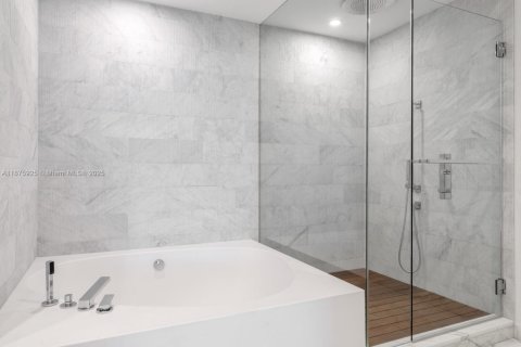 Condominio en venta en Bal Harbour, Florida, 2 dormitorios, 162.76 m2 № 1977395 - foto 17