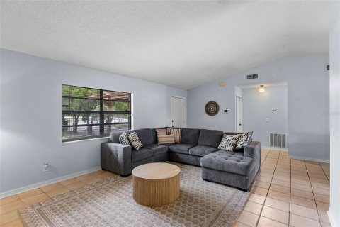 Casa en venta en Deltona, Florida, 3 dormitorios, 120.59 m2 № 1846799 - foto 3
