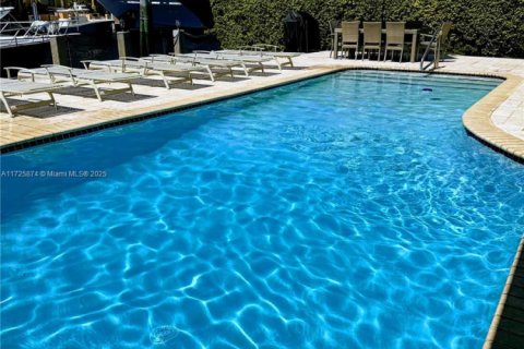 Снять в аренду виллу или дом в Форт-Лодердейл, Флорида 5 спален, 361.48м2, № 2088801 - фото 4