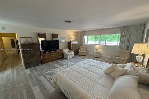 Снять в аренду виллу или дом в Форт-Лодердейл, Флорида 5 спален, 361.48м2, № 2088801 - фото 25