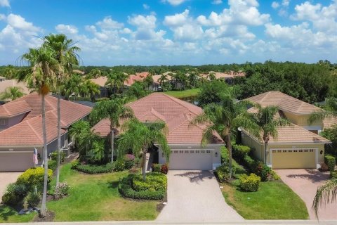 House in Lakewood Ranch, Florida 3 bedrooms, 215.63 sq.m. № 2108317 - photo 2