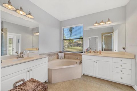 House in Lakewood Ranch, Florida 3 bedrooms, 215.63 sq.m. № 2108317 - photo 23