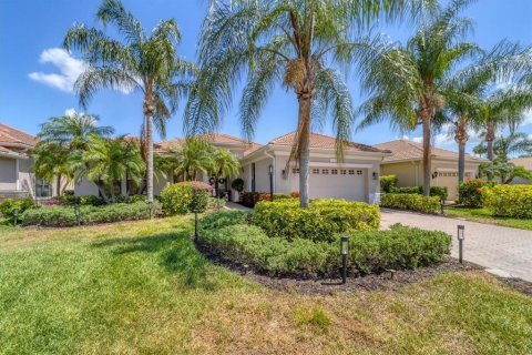 House in Lakewood Ranch, Florida 3 bedrooms, 215.63 sq.m. № 2108317 - photo 3
