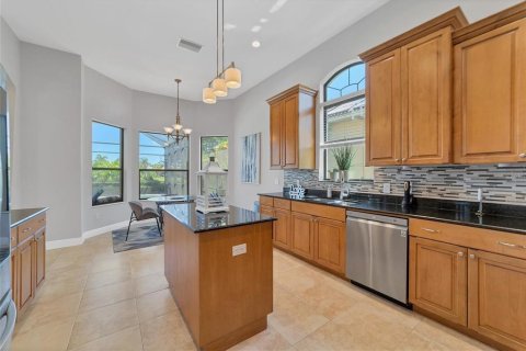 House in Lakewood Ranch, Florida 3 bedrooms, 215.63 sq.m. № 2108317 - photo 14