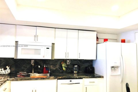 Copropriété à louer à Miami, Floride: 1 chambre, 79.99 m2 № 1961711 - photo 11