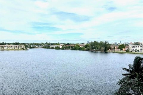 Copropriété à louer à Miami, Floride: 1 chambre, 79.99 m2 № 1961711 - photo 2