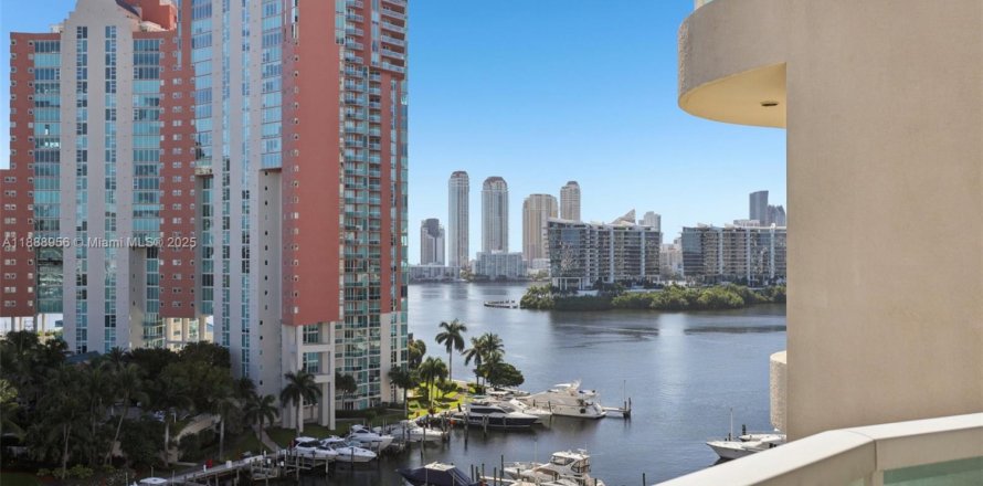 Condominio en Aventura, Florida, 2 dormitorios № 1944839