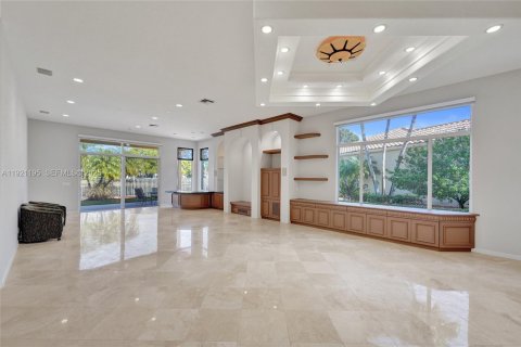 House in Weston, Florida 3 bedrooms, 262.36 sq.m. № 1976418 - photo 8