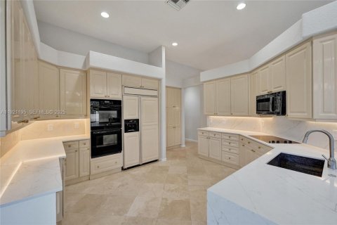 House in Weston, Florida 3 bedrooms, 262.36 sq.m. № 1976418 - photo 24