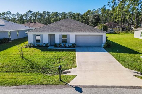 House in Palm Coast, Florida 4 bedrooms, 167.78 sq.m. № 1637773 - photo 1