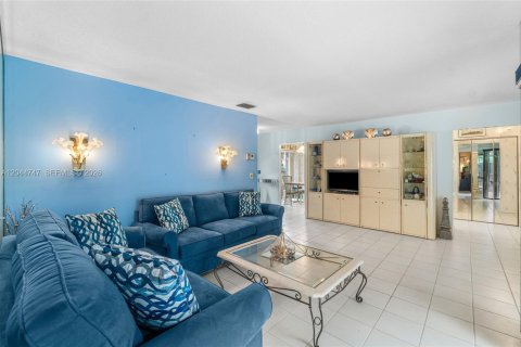 Copropriété à vendre à Coconut Creek, Floride: 2 chambres, 105.91 m2 № 2185937 - photo 11