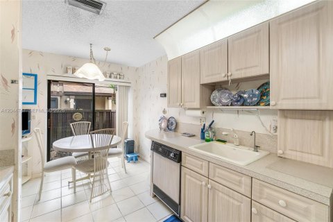 Copropriété à vendre à Coconut Creek, Floride: 2 chambres, 105.91 m2 № 2185937 - photo 17