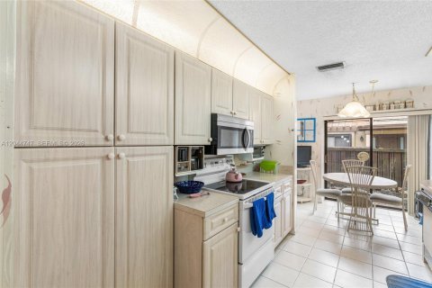 Copropriété à vendre à Coconut Creek, Floride: 2 chambres, 105.91 m2 № 2185937 - photo 16