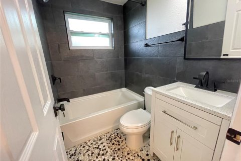 House in New Port Richey, Florida 3 bedrooms, 111.48 sq.m. № 1898778 - photo 23