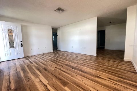 House in New Port Richey, Florida 3 bedrooms, 111.48 sq.m. № 1898778 - photo 10